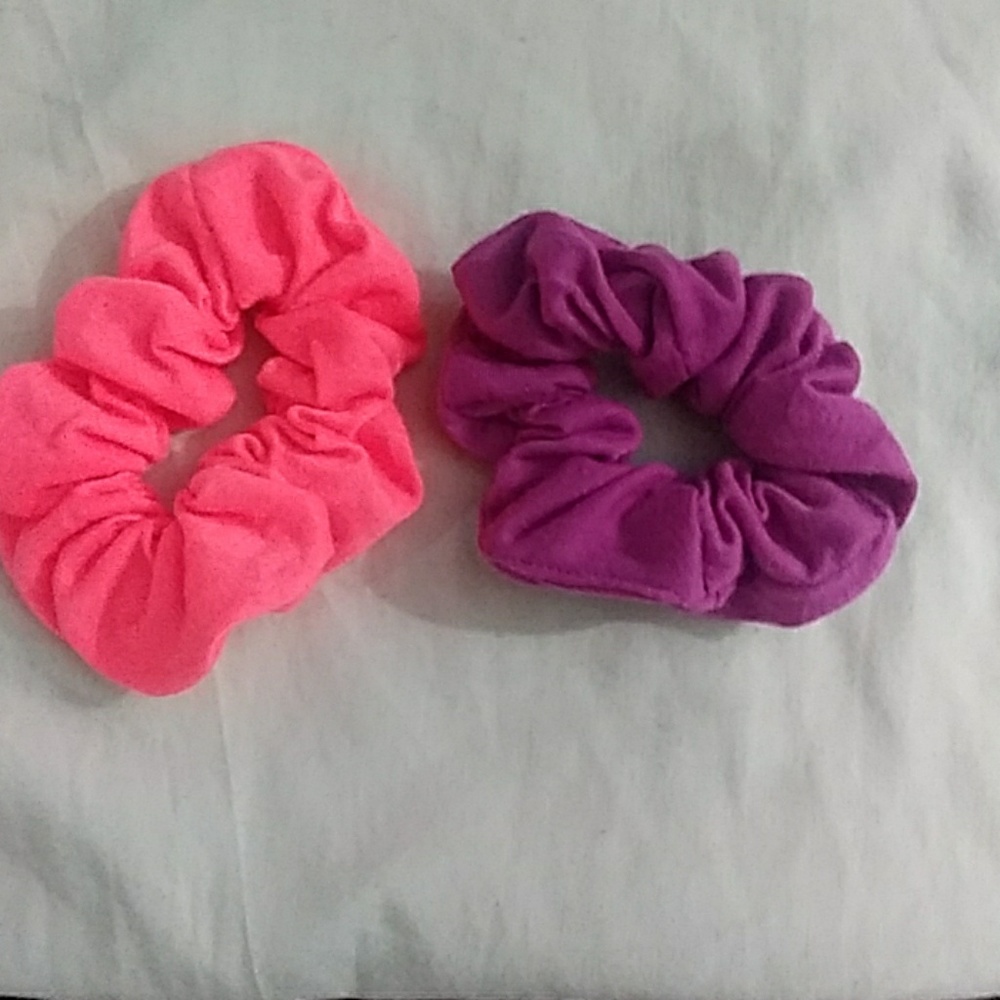 2 pk pink/purple scrunchies